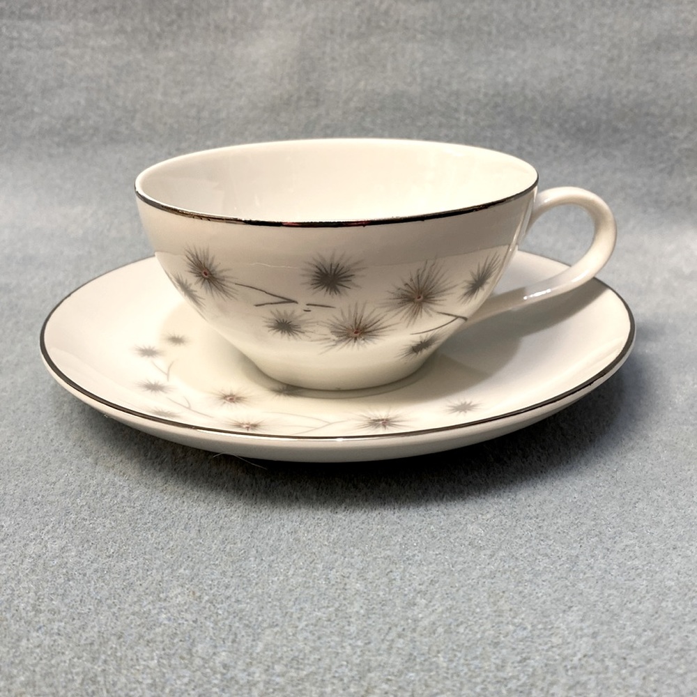 Creative Starburst Platinum Fine China Flat 2-Coffee Cups and Saucers 1014